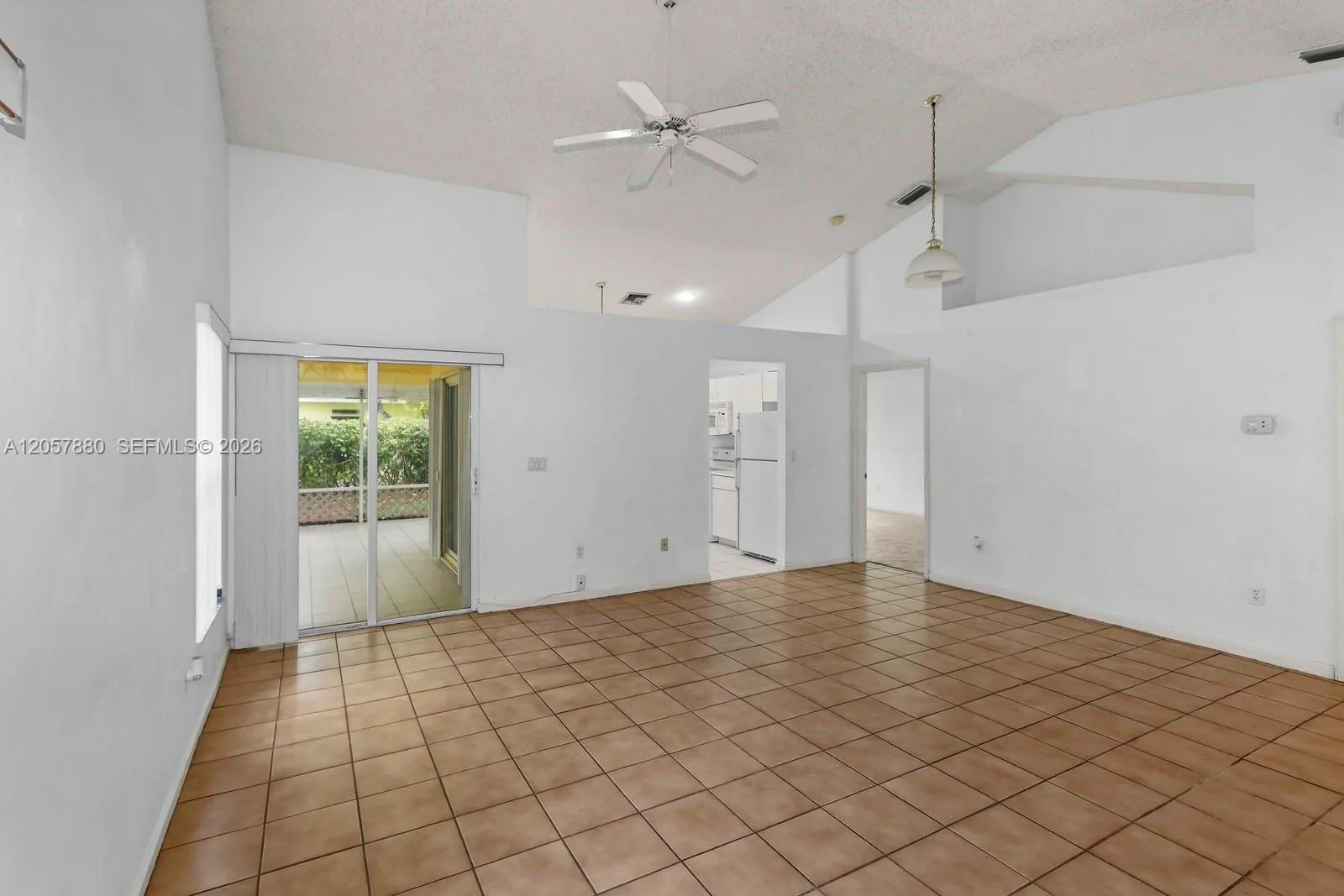 467 SE 20th Dr, Homestead, FL 33033 photo 4