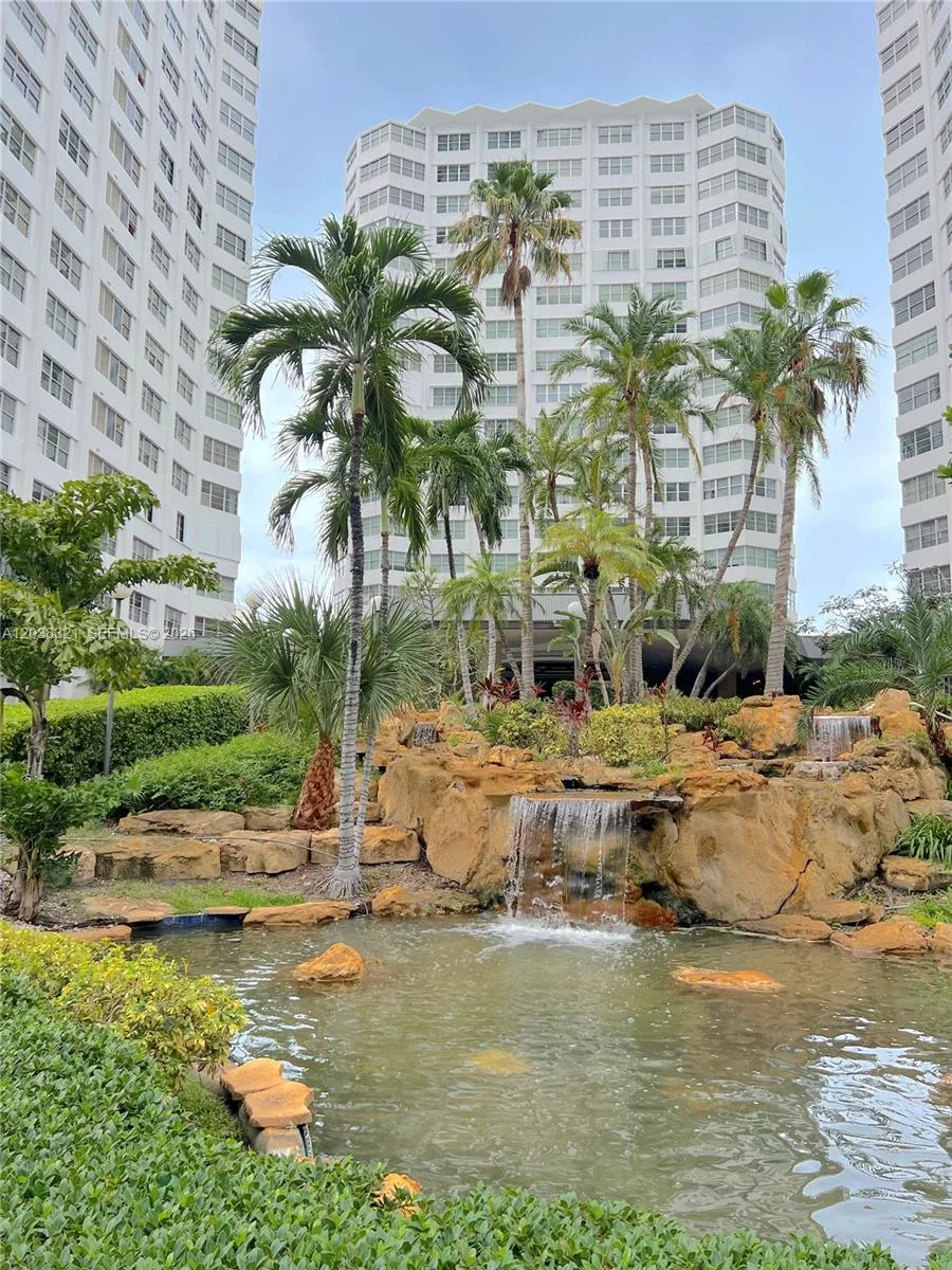 801 Brickell Bay Dr # 364, Miami, FL 33131