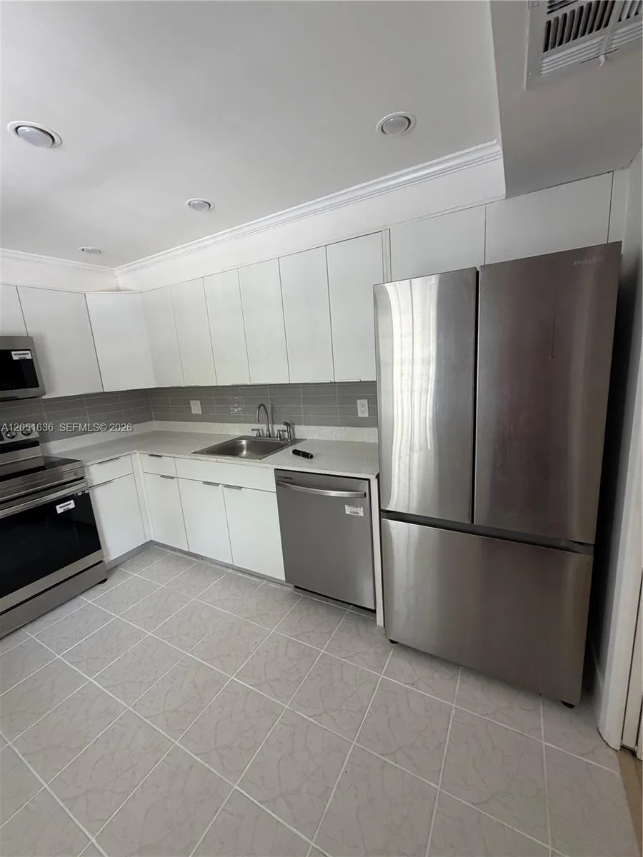 4007 N Cypress Dr # 203, Pompano Beach, FL 33069