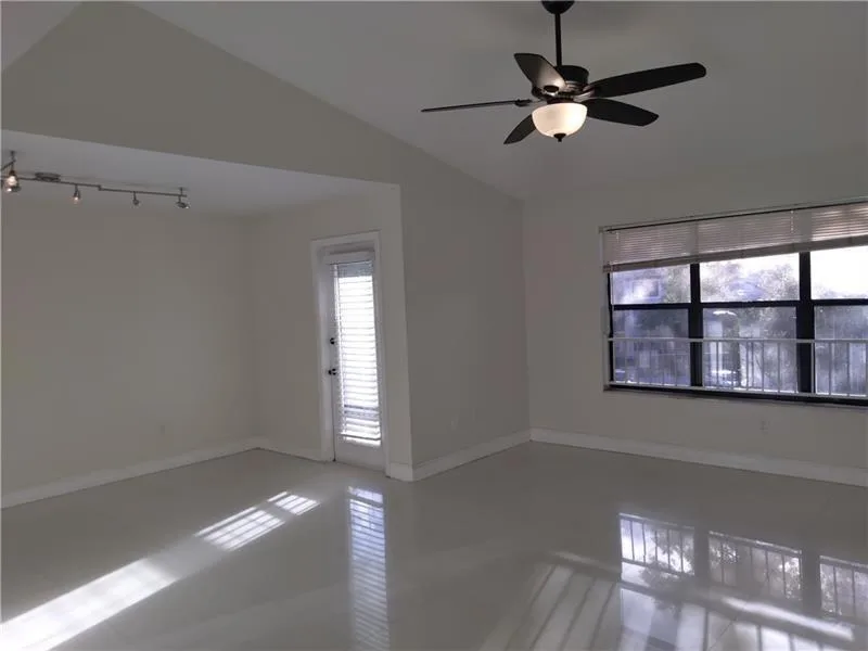 4261 W MCNAB Road # 32, Pompano Beach, FL 33069