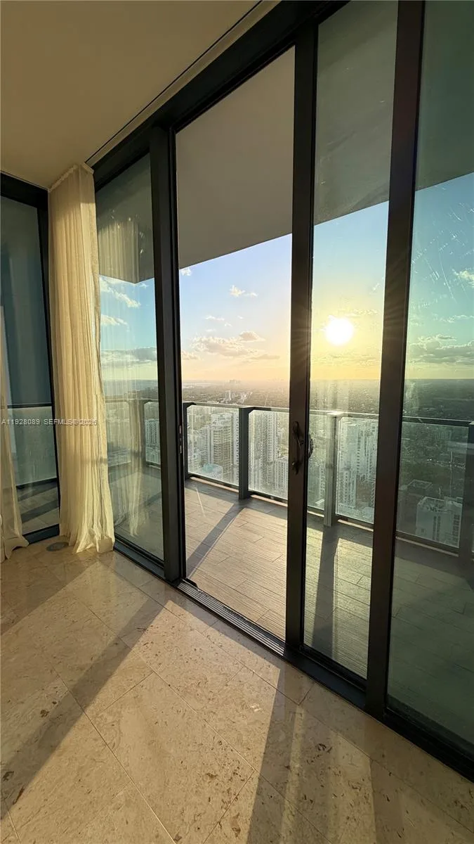 88 SW 7th St # 3906, Miami, FL 33130