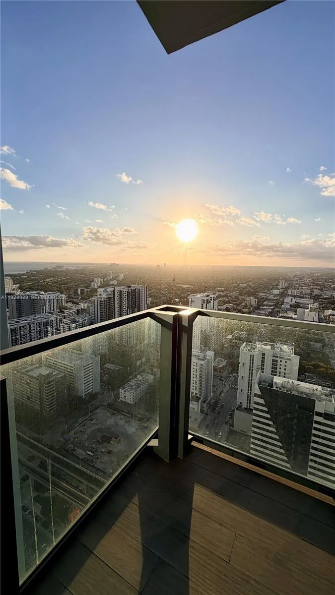 88 SW 7th St # 3906, Miami, FL 33130 photo 2