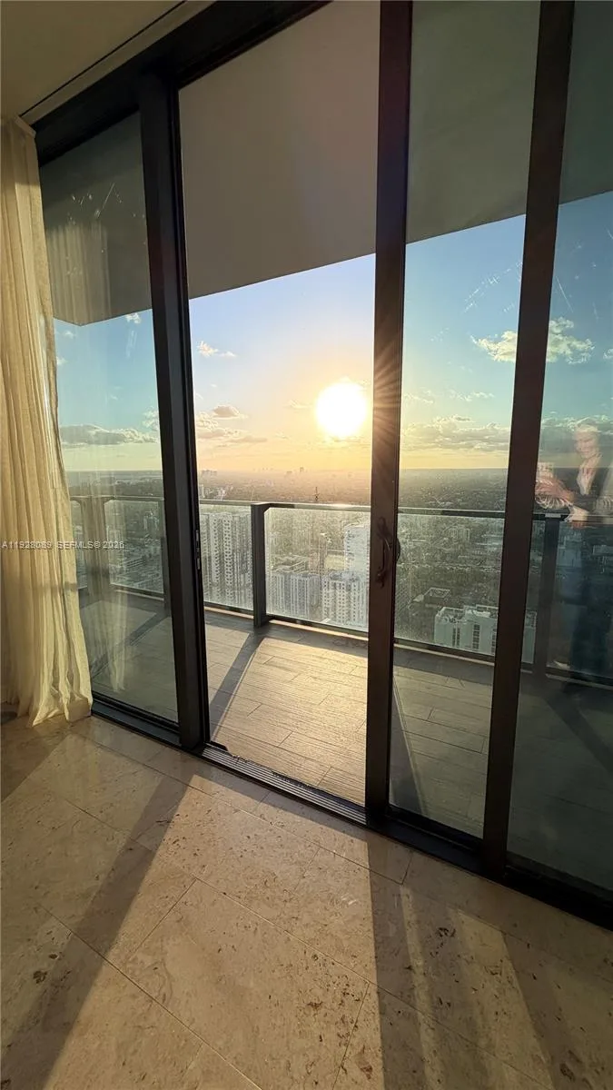88 SW 7th St # 3906, Miami, FL 33130 photo 3