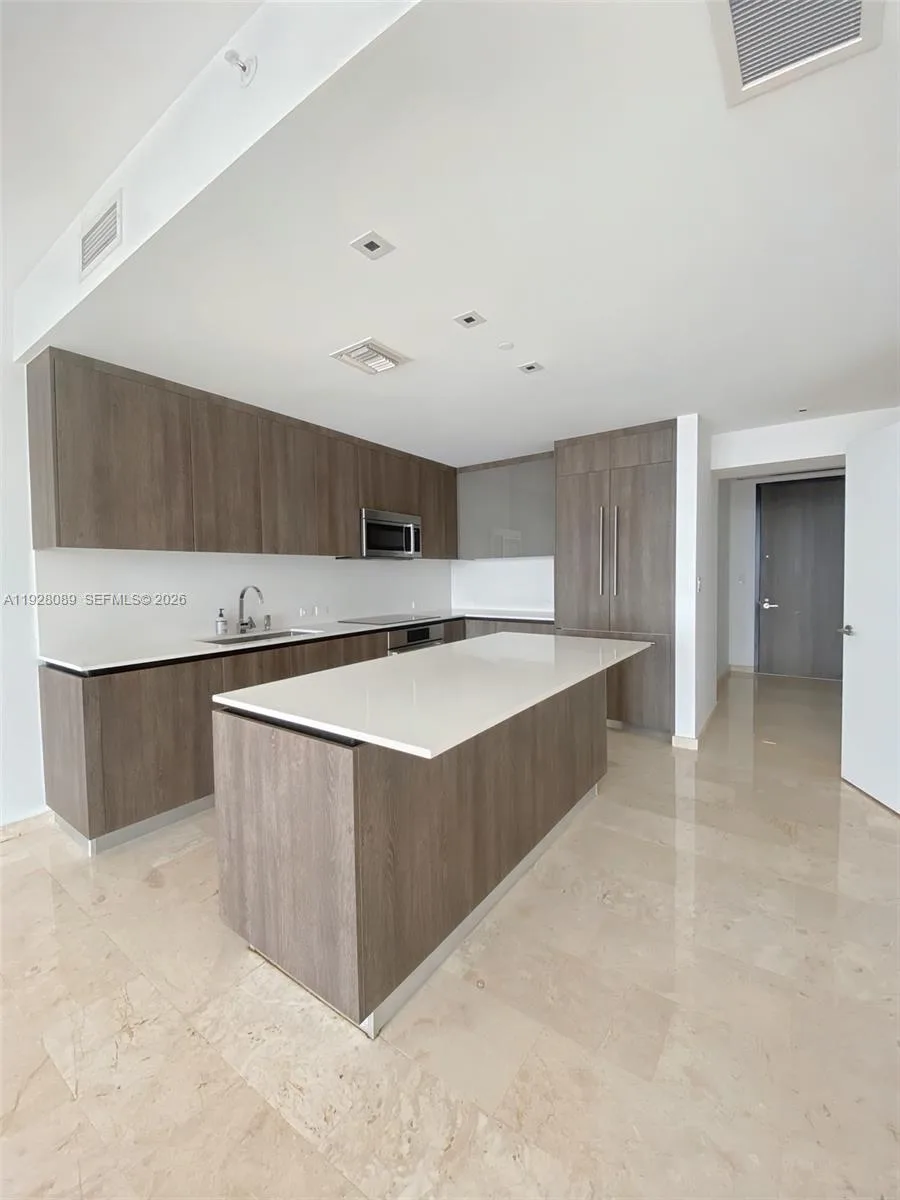 88 SW 7th St # 3906, Miami, FL 33130 photo 5