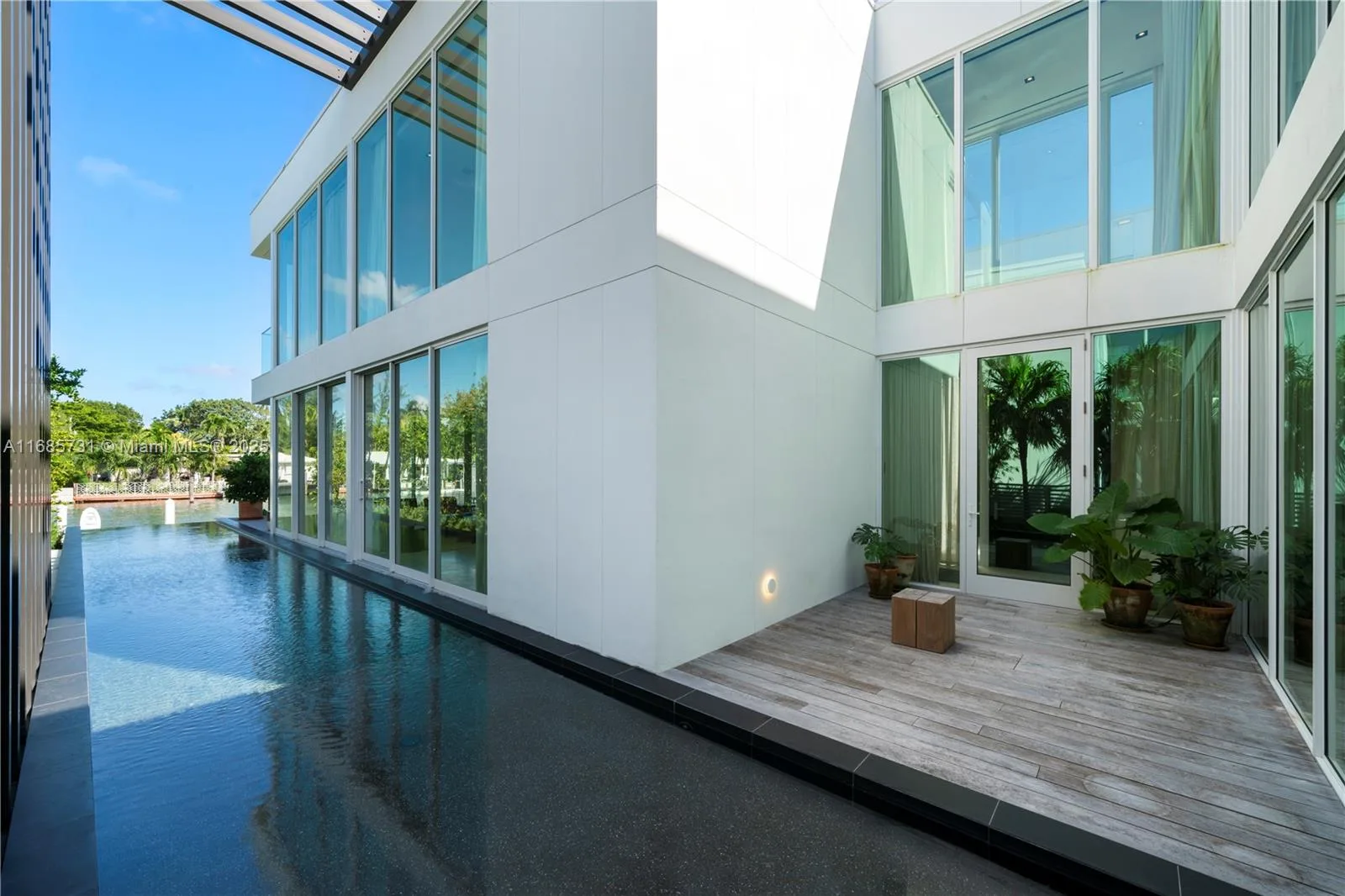 1041 W 48th St, Miami Beach, FL 33140 photo 4
