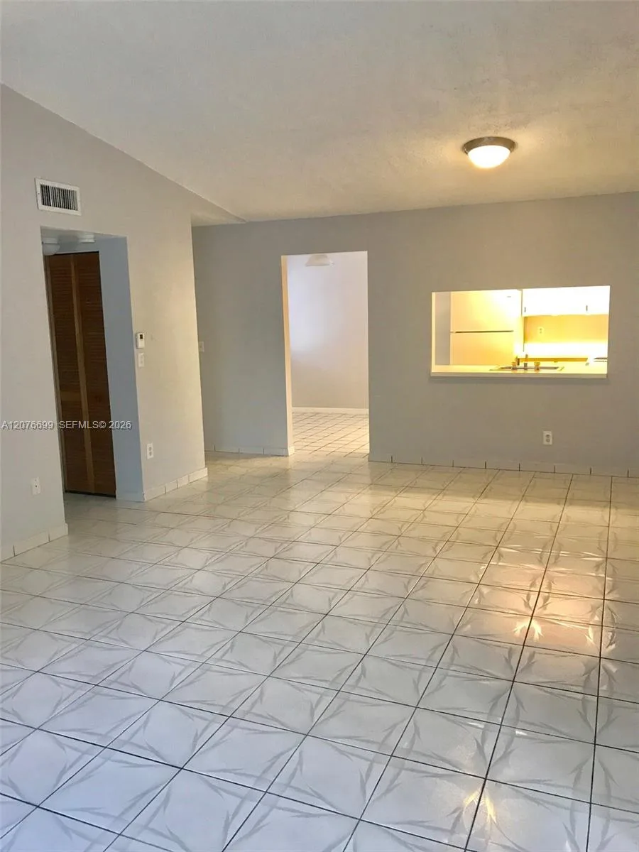 9810 Hammocks Blvd # 202, Miami, FL 33196