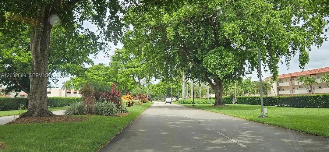 9823 S Hollybrook Lake Dr # 310, Pembroke Pines, FL 33025