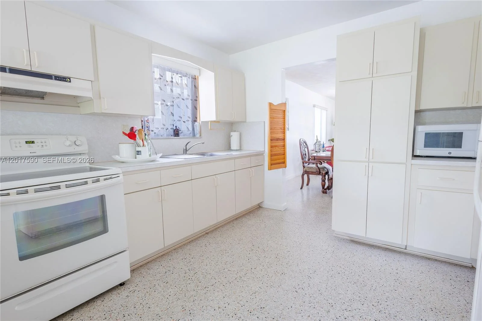 10 NW 60th Ct, Miami, FL 33126 photo 9