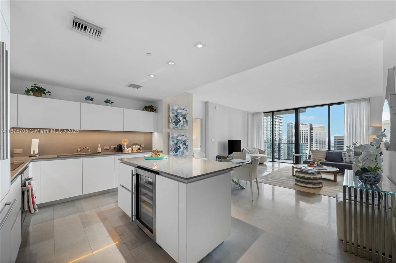 88 SW 7th St # 3707, Miami, FL 33130 photo 2