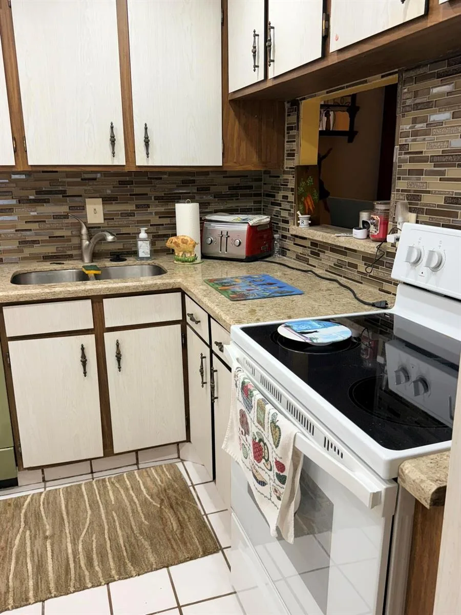 3150 Holiday Springs Boulevard # 8-111, Margate, FL 33063 photo 8