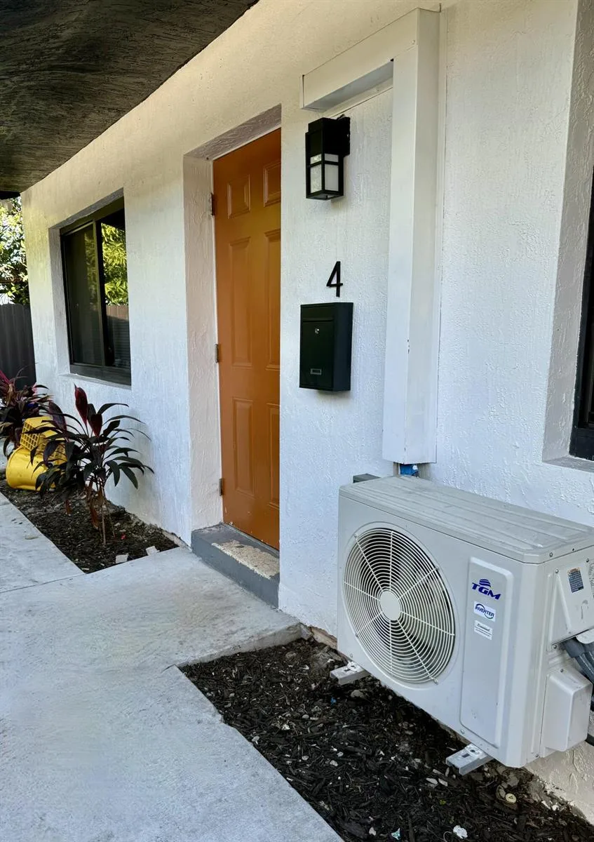 880 NW 8th Avenue, Pompano Beach, FL 33060
