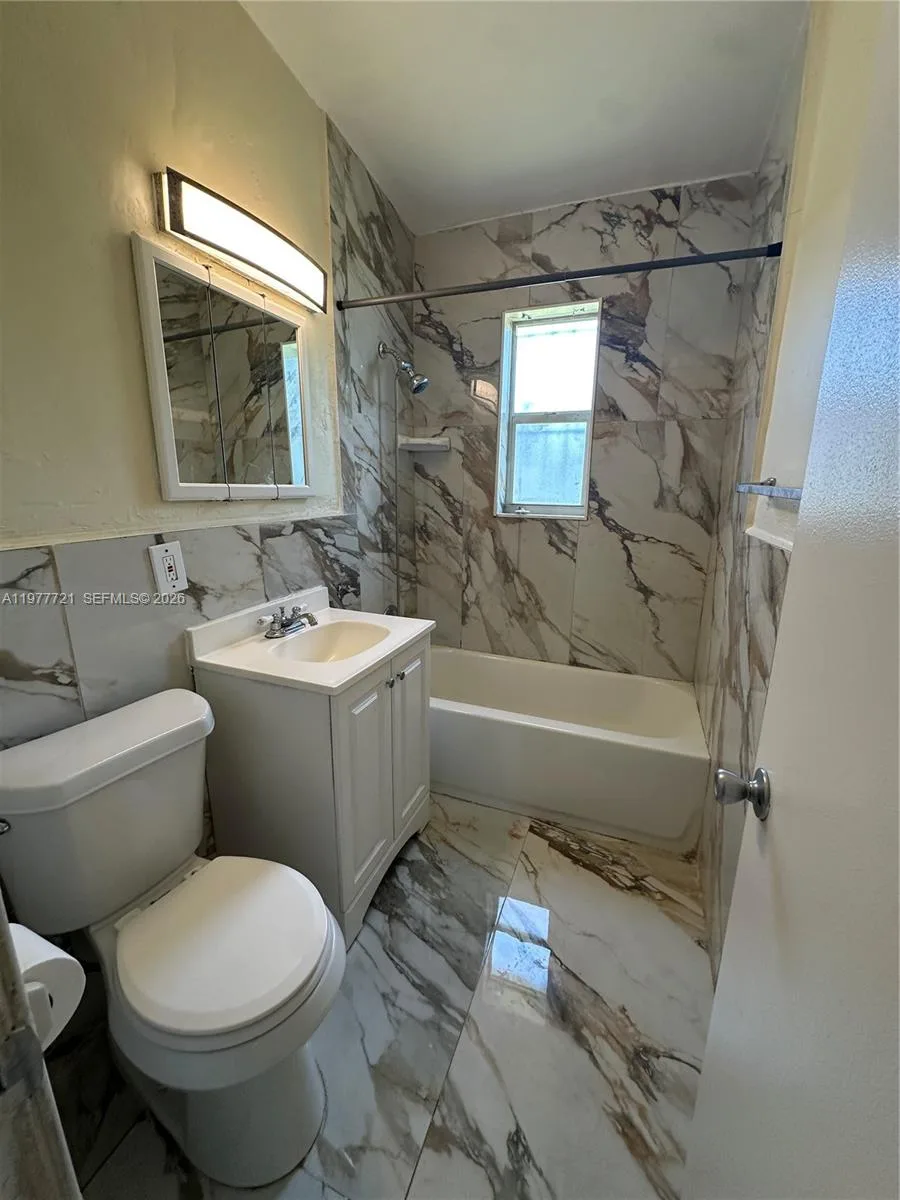 10761 SW 221st St, Miami, FL 33170 photo 9