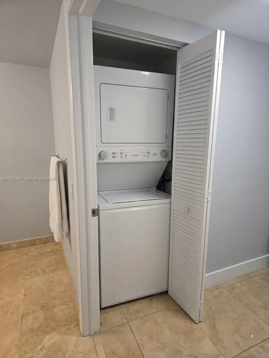 41 SE 5th St # 815, Miami, FL 33131 photo 11