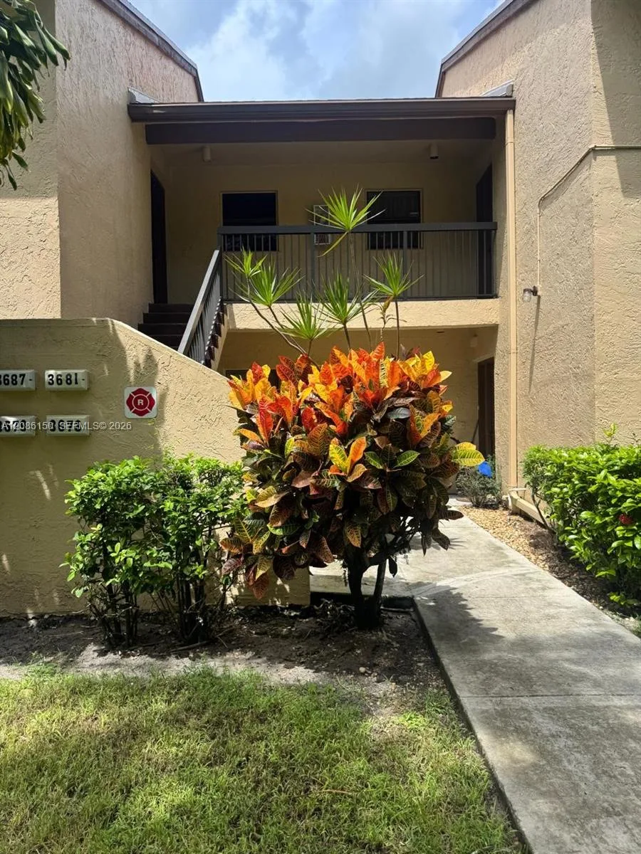 3679 Cocoplum Cir # 3528, Coconut Creek, FL 33063