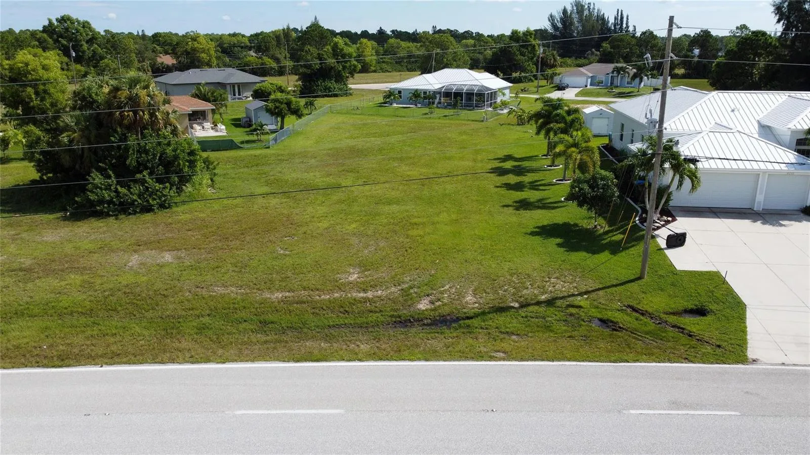 4239 E Gator Circle, Cape Coral, FL 33909 photo 2
