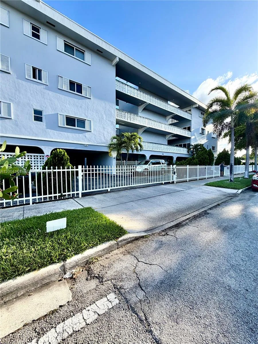 1818 Rodman St # 3A, Hollywood, FL 33020 photo 2