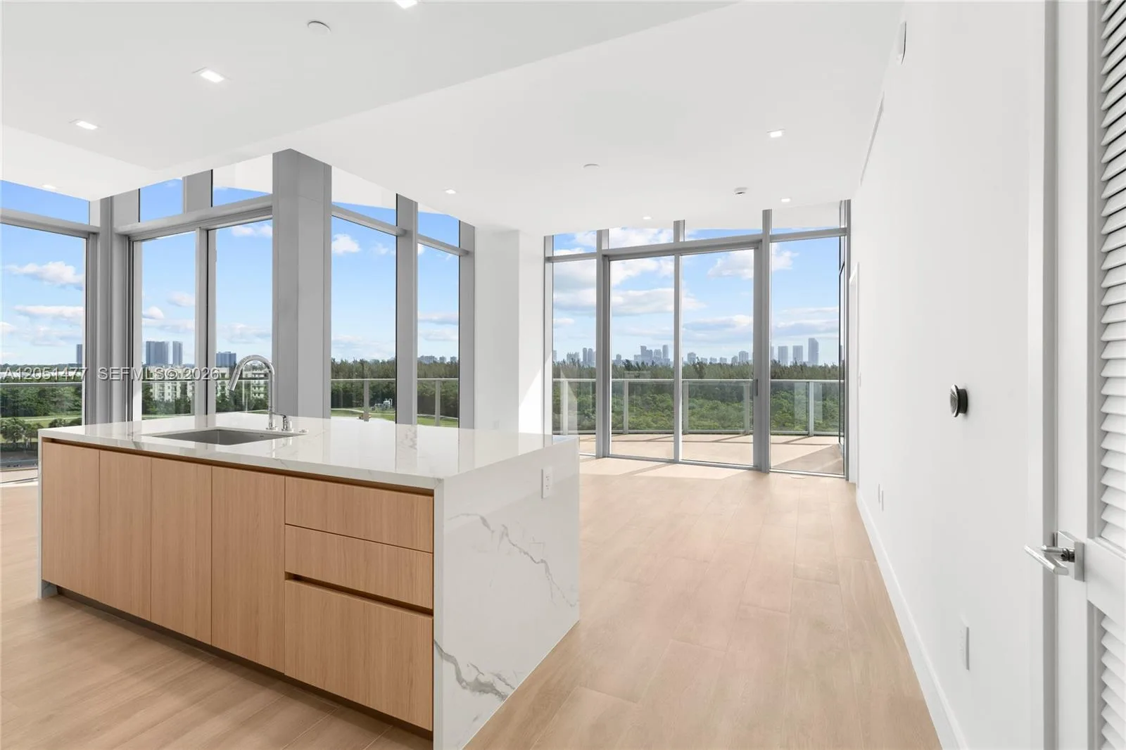 2411 Laguna Cr # 611, Miami, FL 33181 photo 6
