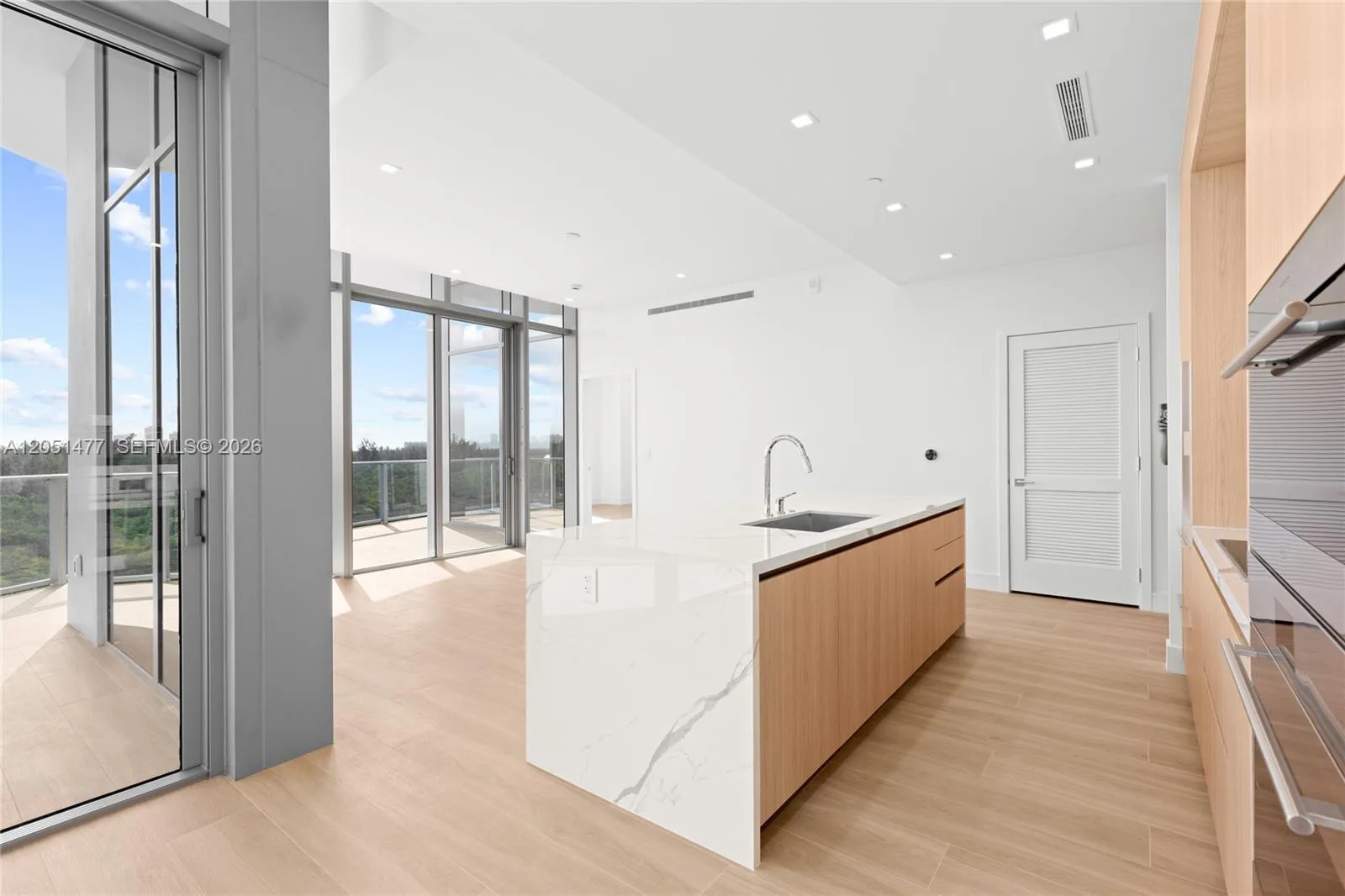 2411 Laguna Cr # 611, Miami, FL 33181 photo 9