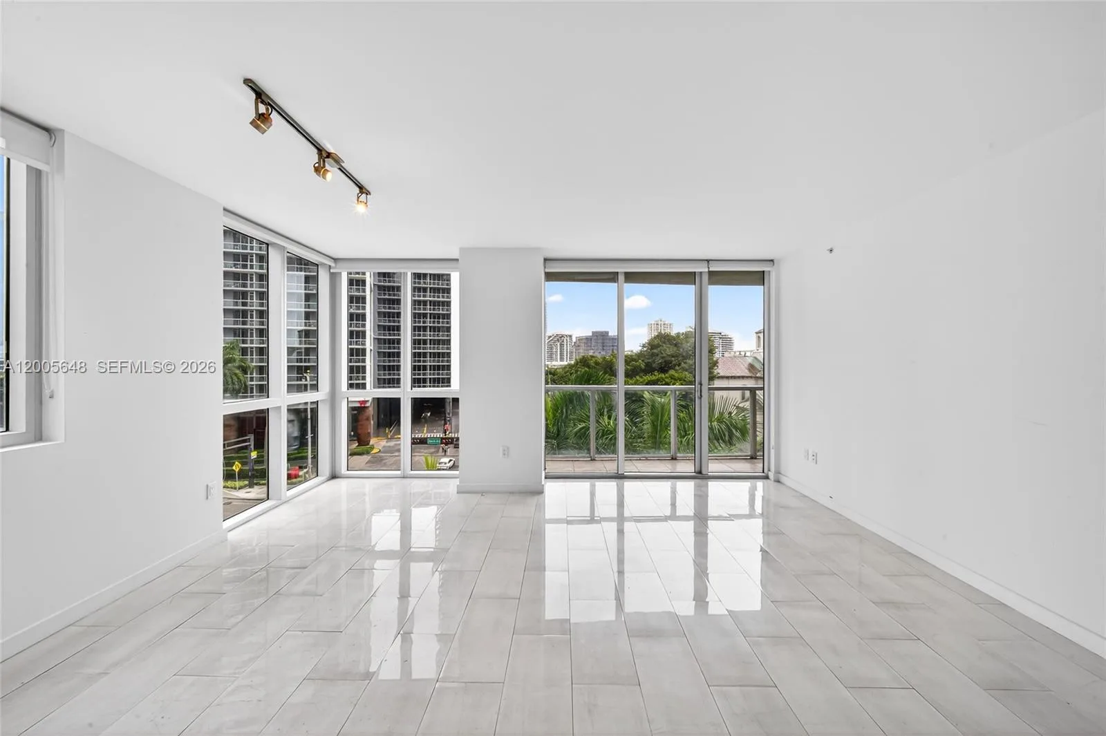 500 Brickell Ave # 501, Miami, FL 33131 photo 2