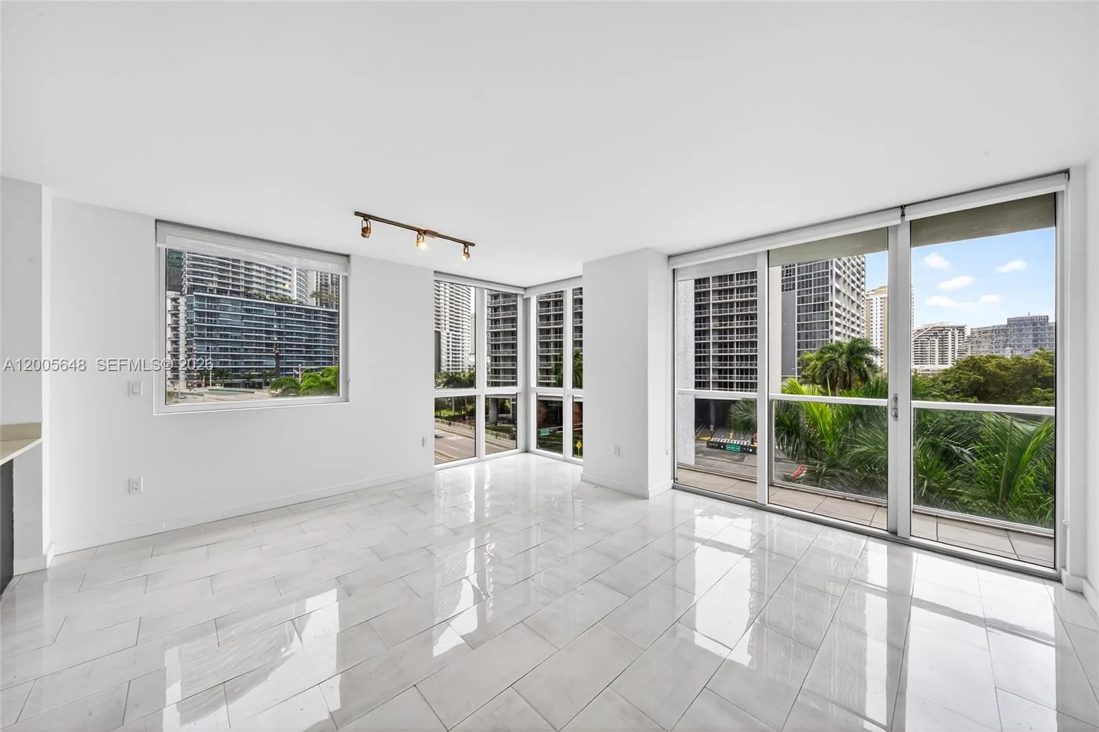 500 Brickell Ave # 501, Miami, FL 33131 photo 4