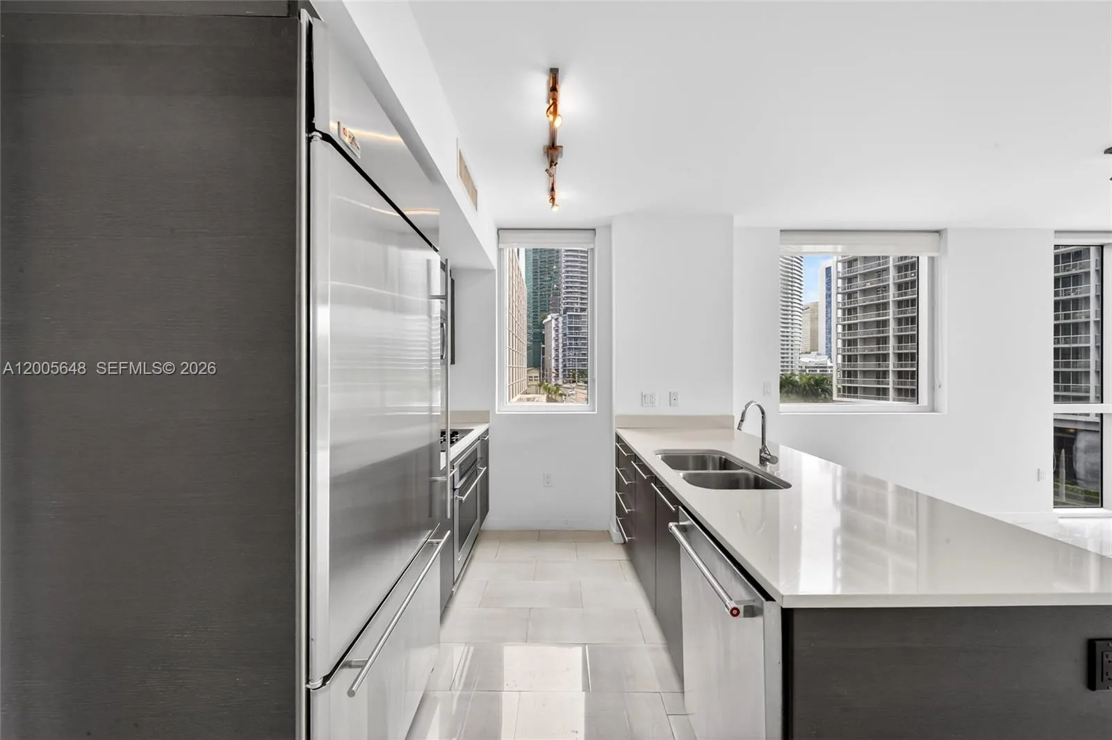 500 Brickell Ave # 501, Miami, FL 33131 photo 5