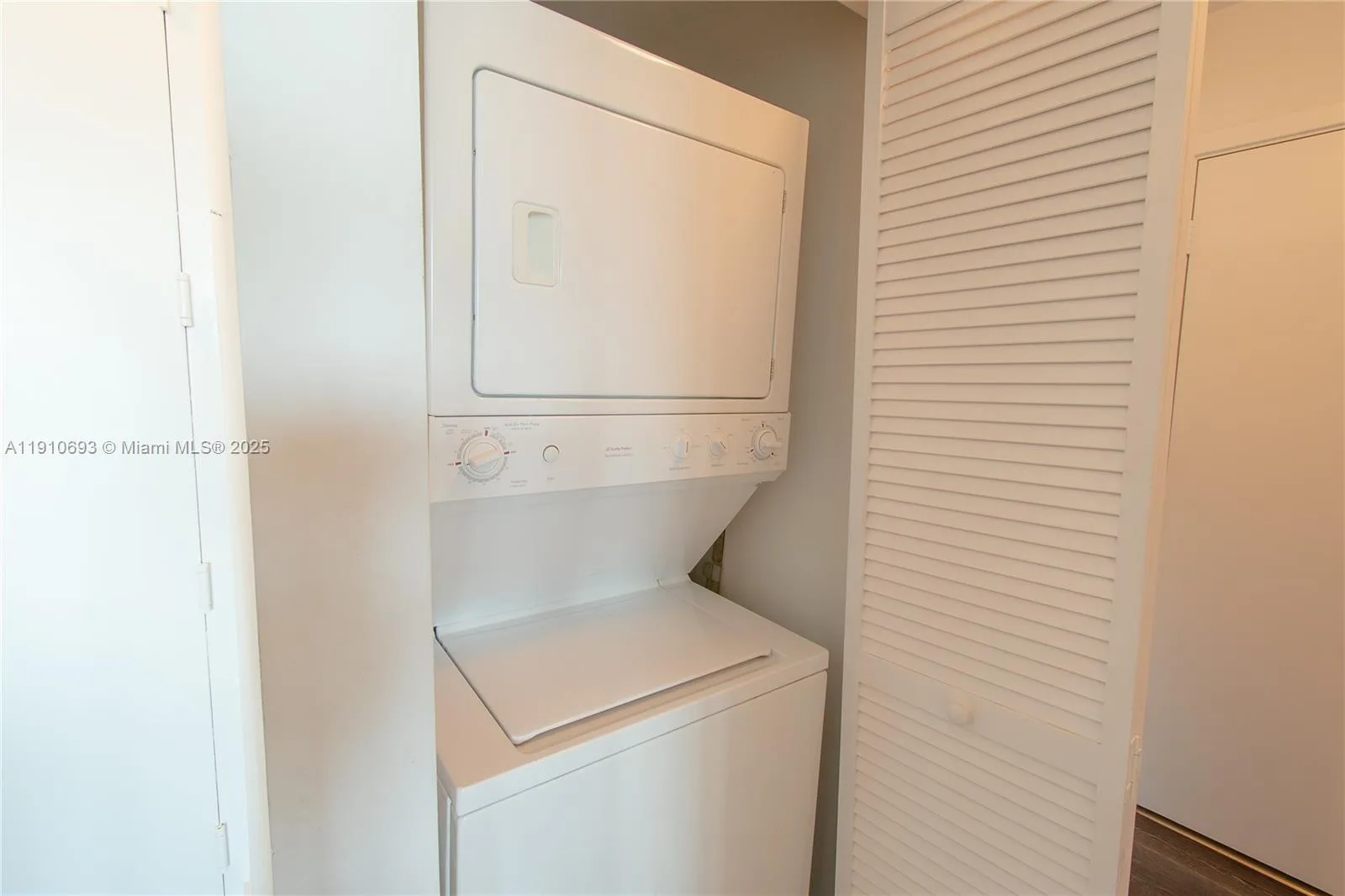 79 SW 12th St # 1002-S, Miami, FL 33130 photo 9