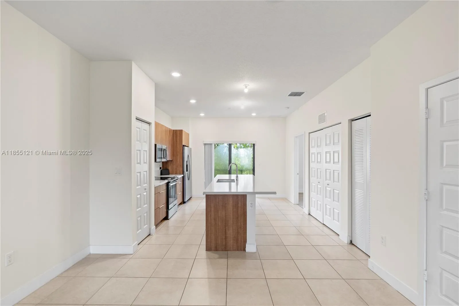 7831 NW 104th Ave # 22, Doral, FL 33178 photo 2