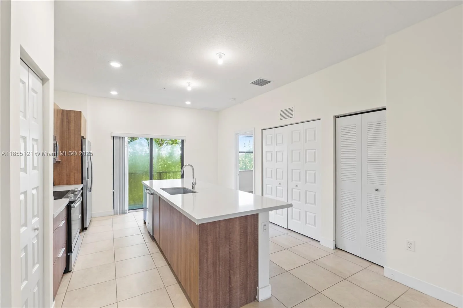 7831 NW 104th Ave # 22, Doral, FL 33178 photo 4