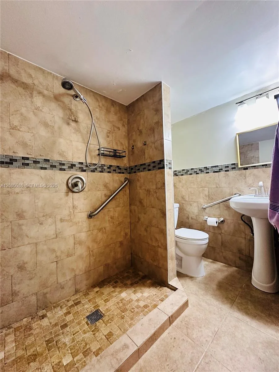 6565 W 26th Dr # 34-104, Hialeah, FL 33016 photo 9