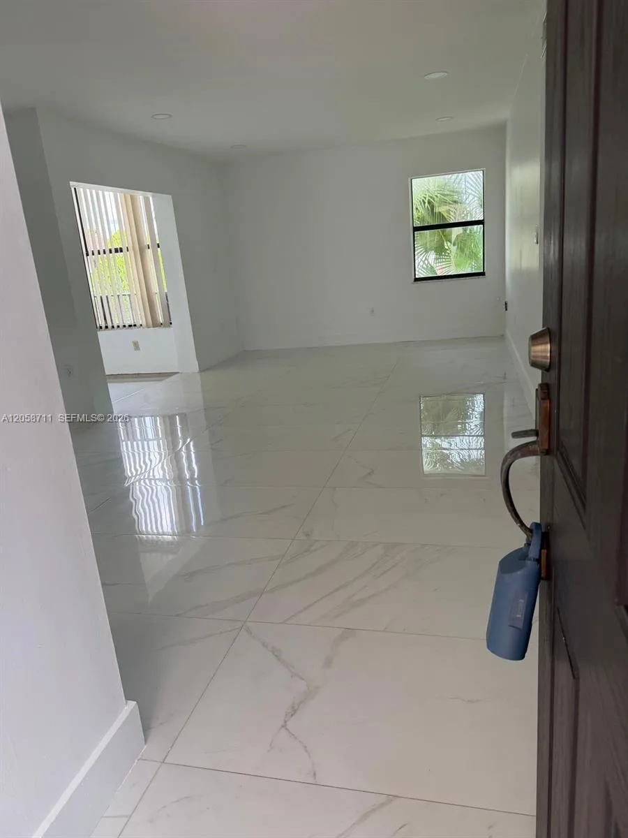 10875 NW 7th St # 23-36, Miami, FL 33172 photo 2
