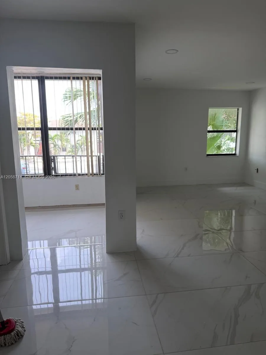 10875 NW 7th St # 23-36, Miami, FL 33172 photo 3