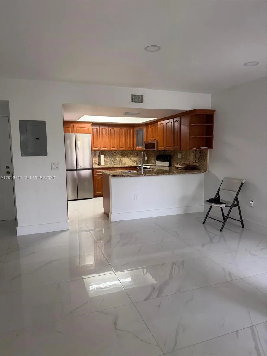 10875 NW 7th St # 23-36, Miami, FL 33172 photo 4