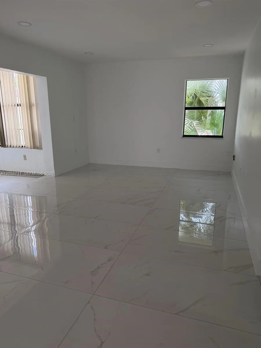 10875 NW 7th St # 23-36, Miami, FL 33172 photo 8