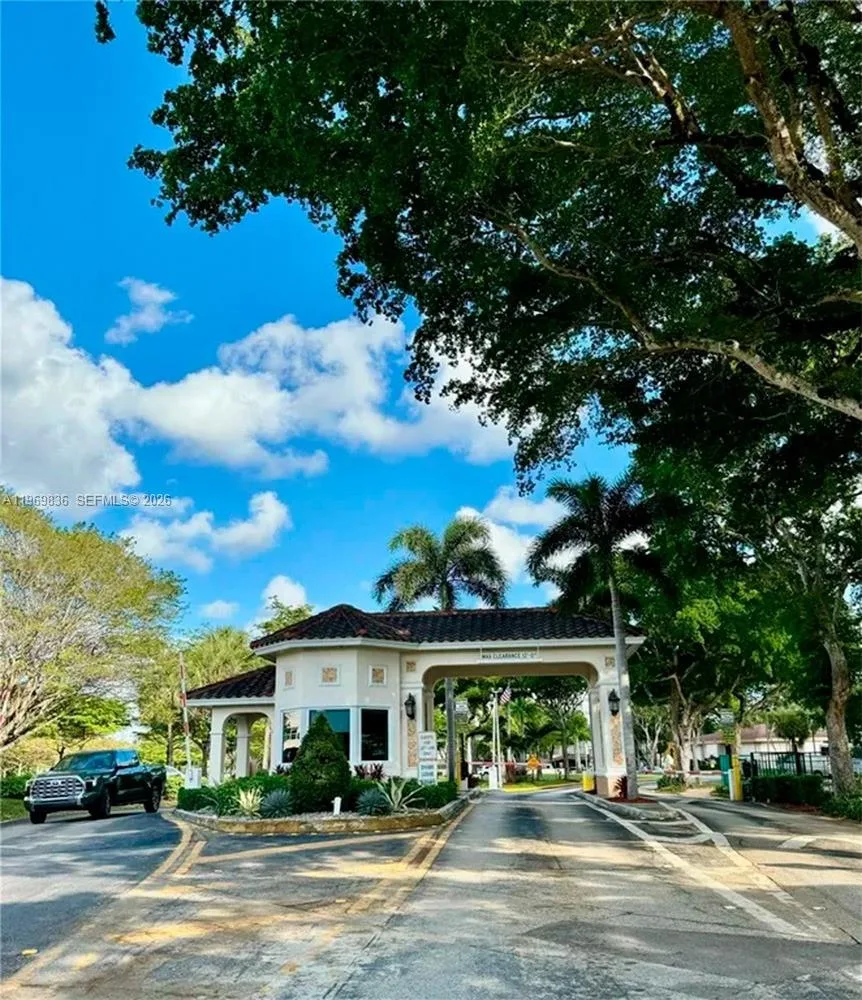 900 Saint Charles Pl # 316, Pembroke Pines, FL 33026