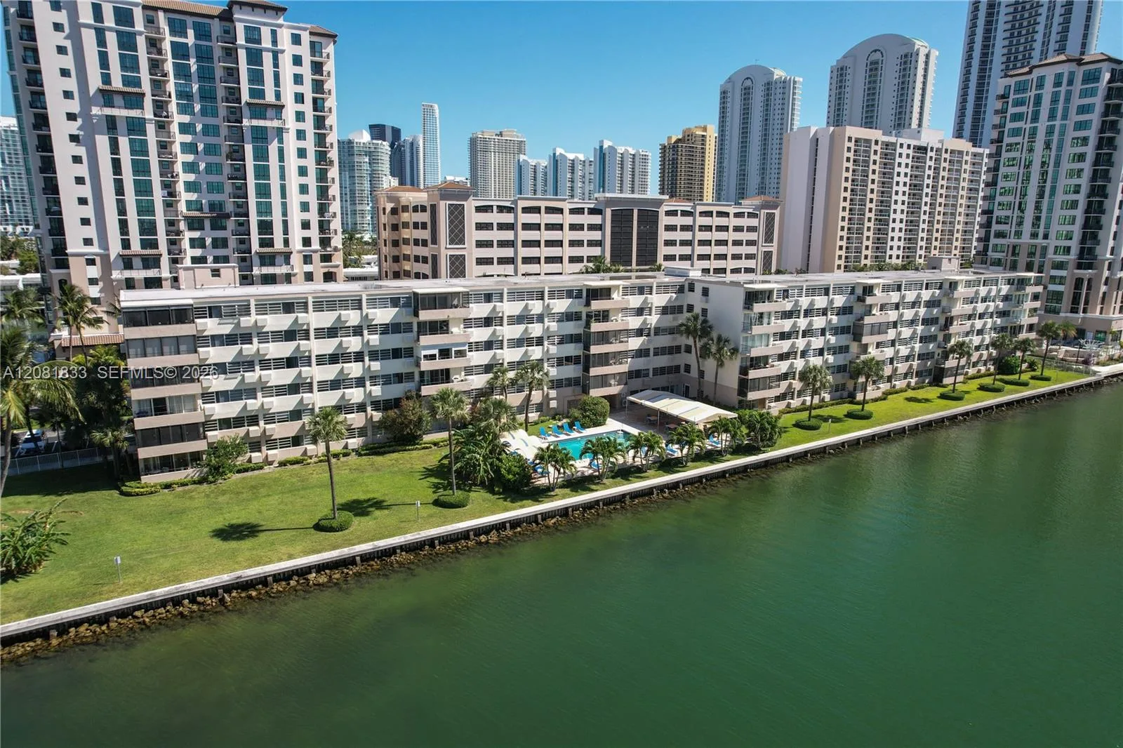 220 Kings Point Dr # 304, Sunny Isles Beach, FL 33160