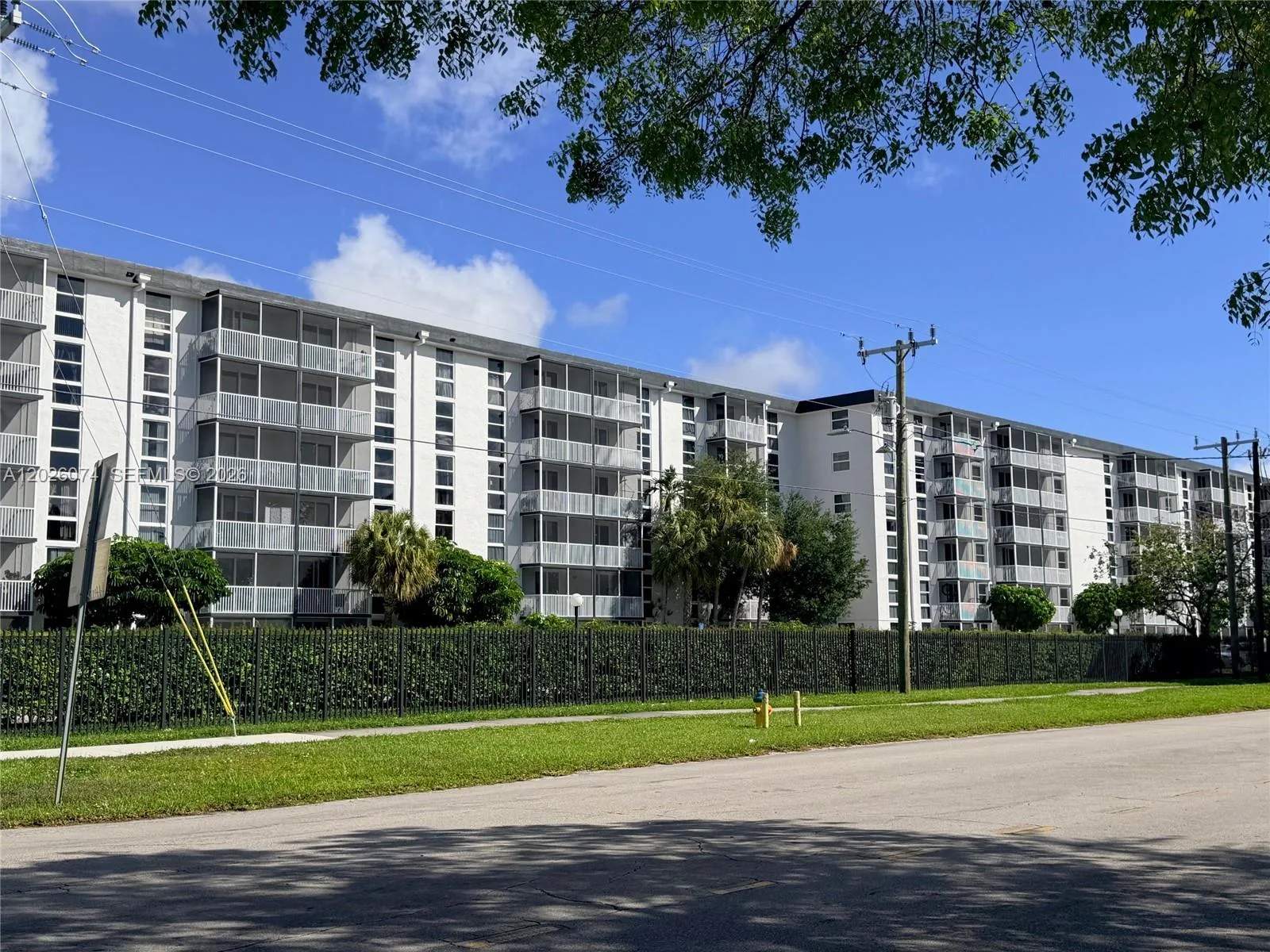 16851 NE 23rd Ave # B601, North Miami Beach, FL 33160