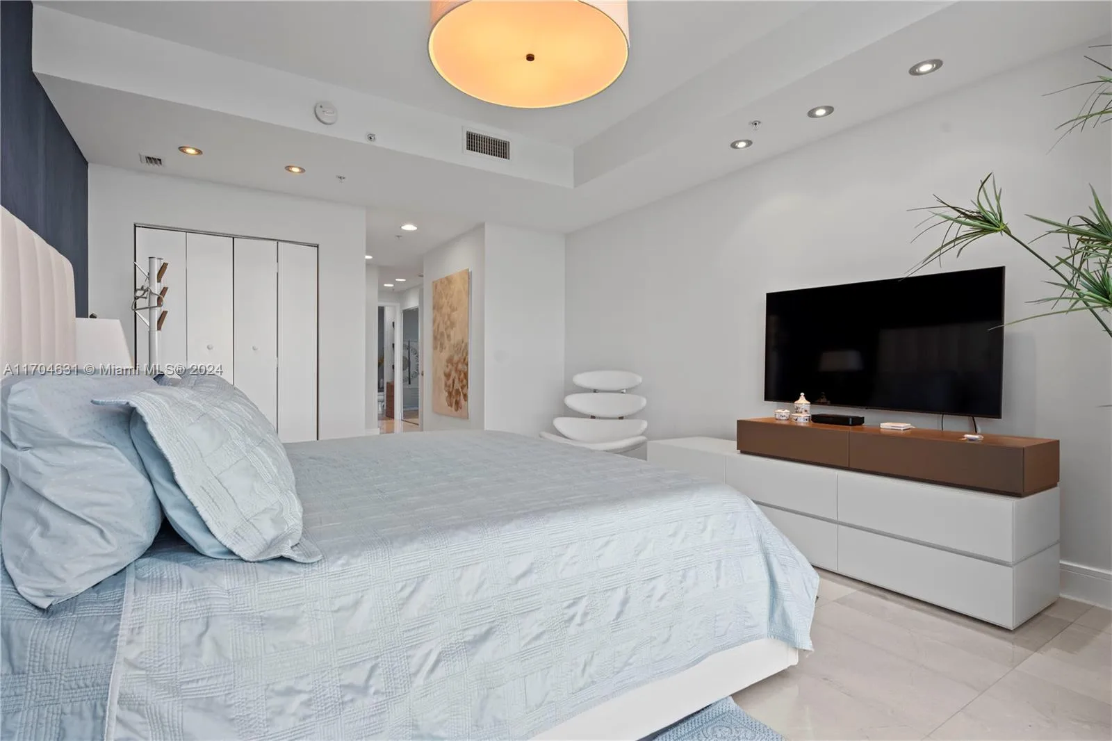 18201 Collins Ave # 906, Sunny Isles Beach, FL 33160 photo 12