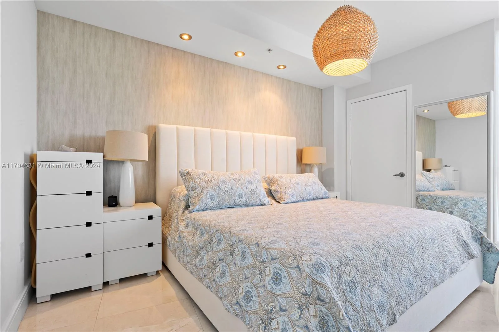 18201 Collins Ave # 906, Sunny Isles Beach, FL 33160 photo 4