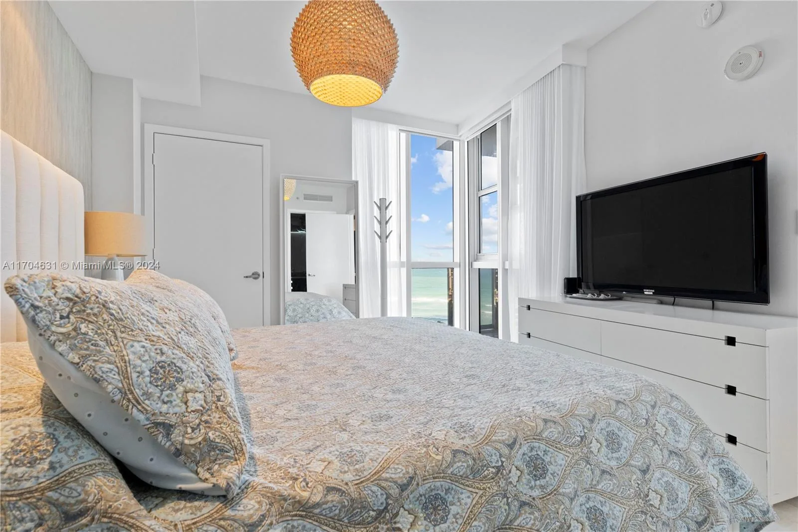 18201 Collins Ave # 906, Sunny Isles Beach, FL 33160 photo 5
