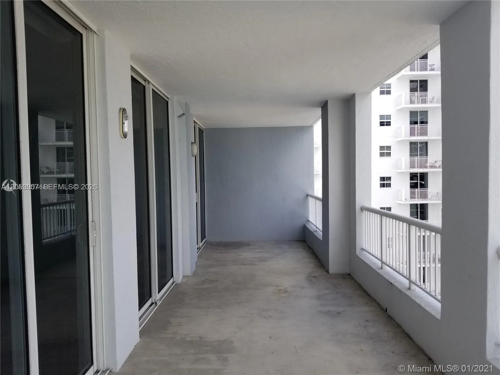 170 SE 14th St # 2205, Miami, FL 33131 photo 3