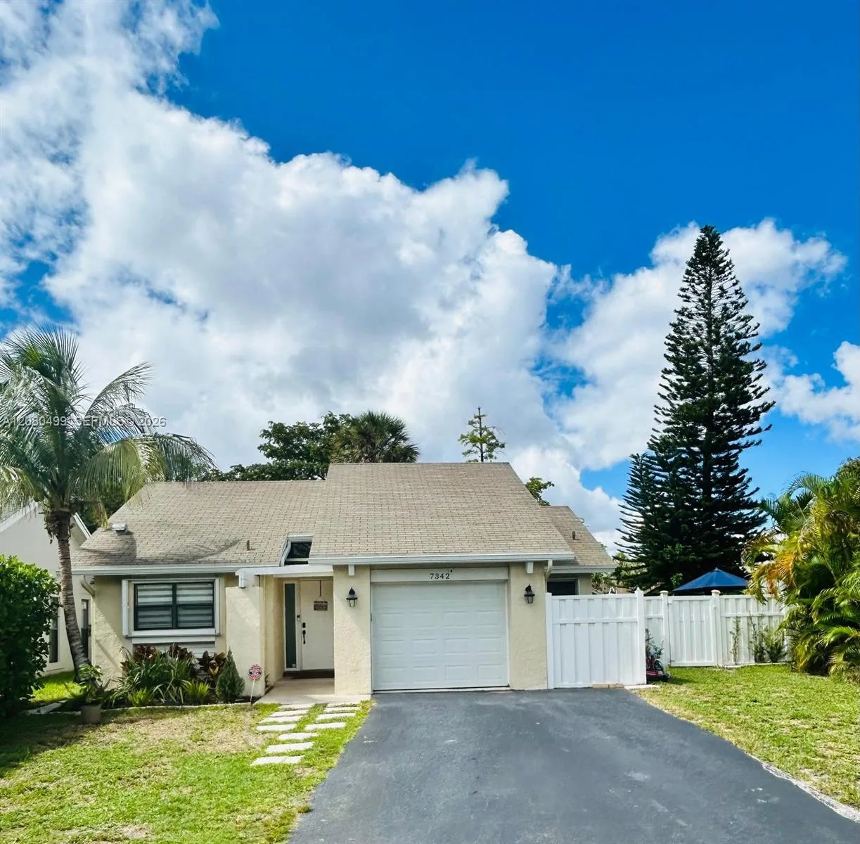 7342 NW 38th Pl, Coral Springs, FL 33065