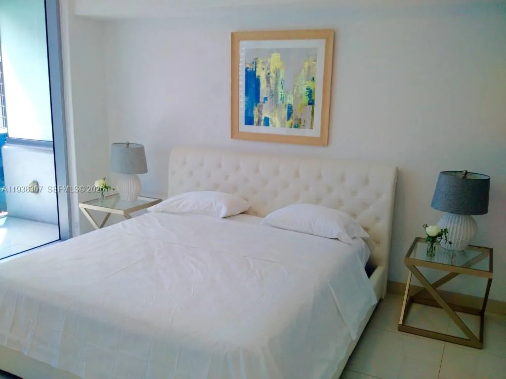 200 Biscayne Boulevard Way # 906, Miami, FL 33131 photo 2
