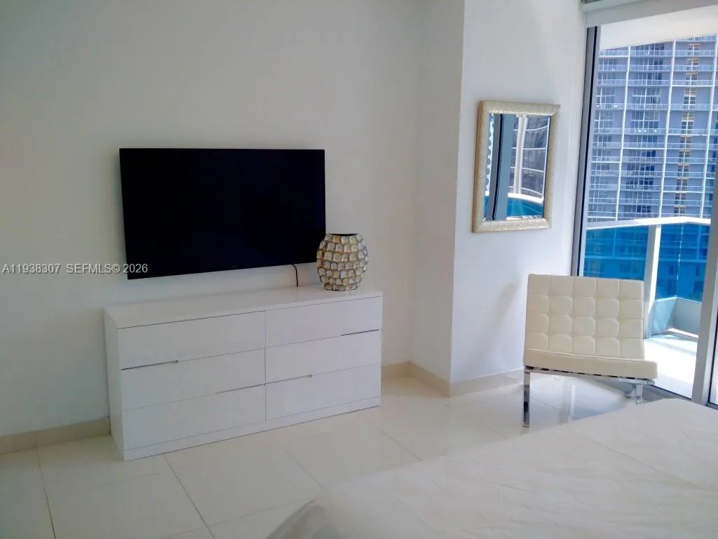 200 Biscayne Boulevard Way # 906, Miami, FL 33131 photo 3