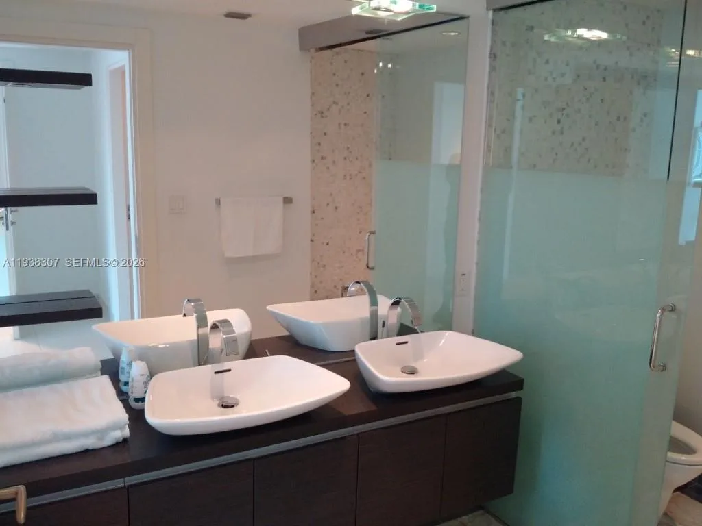 200 Biscayne Boulevard Way # 906, Miami, FL 33131 photo 7