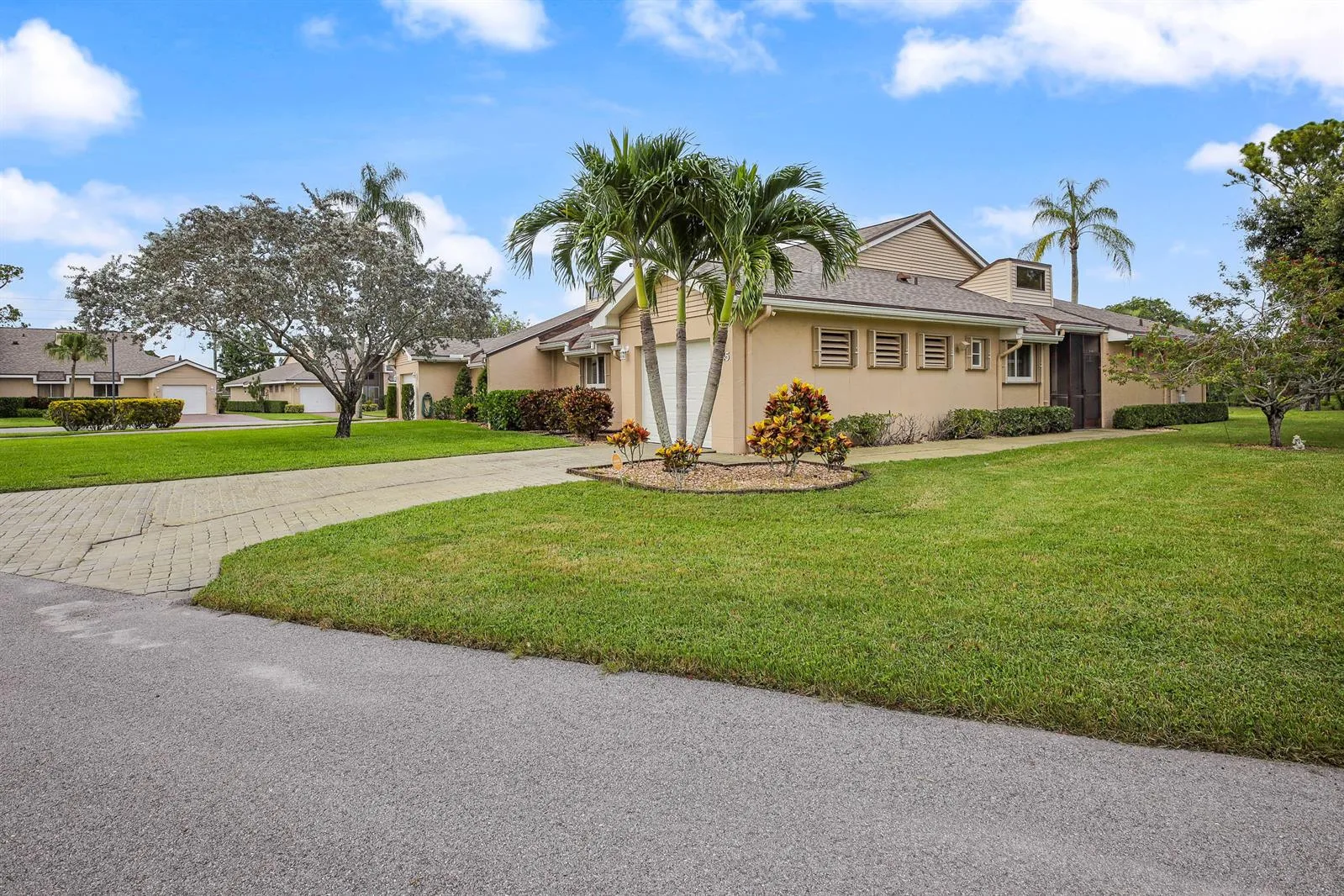 6845 FOUNTAINS Circle, Lake Worth, FL 33467 photo 2