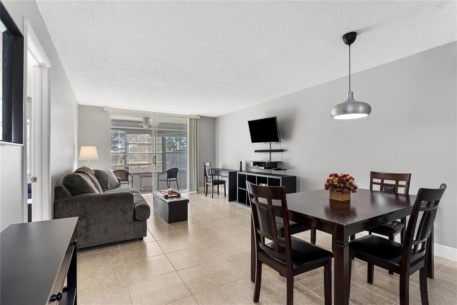 9700 Sunrise Lakes Boulevard # 101, Sunrise, FL 33322