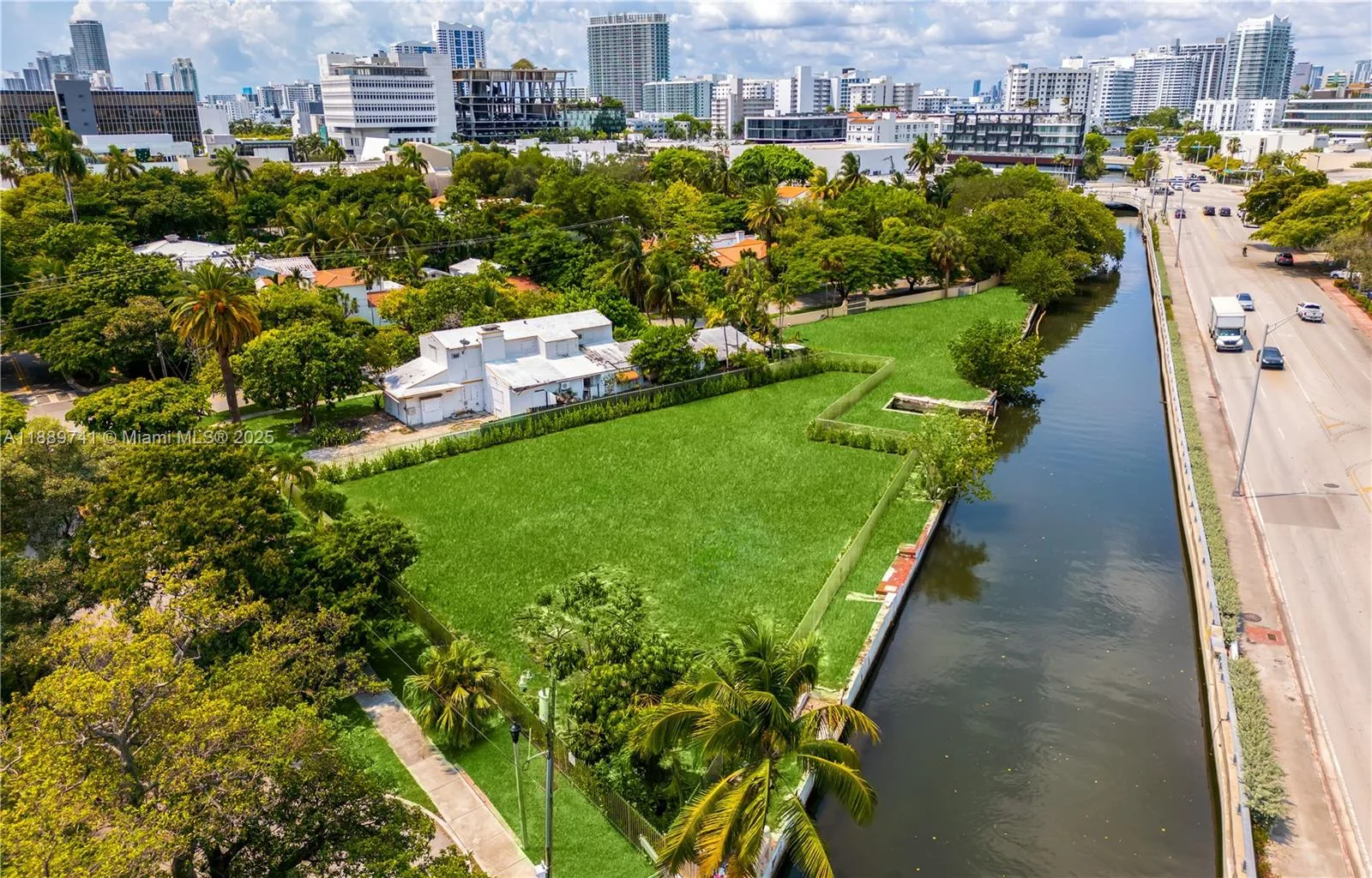 18th st Michigan Ave, Miami Beach, FL 33139 photo 3