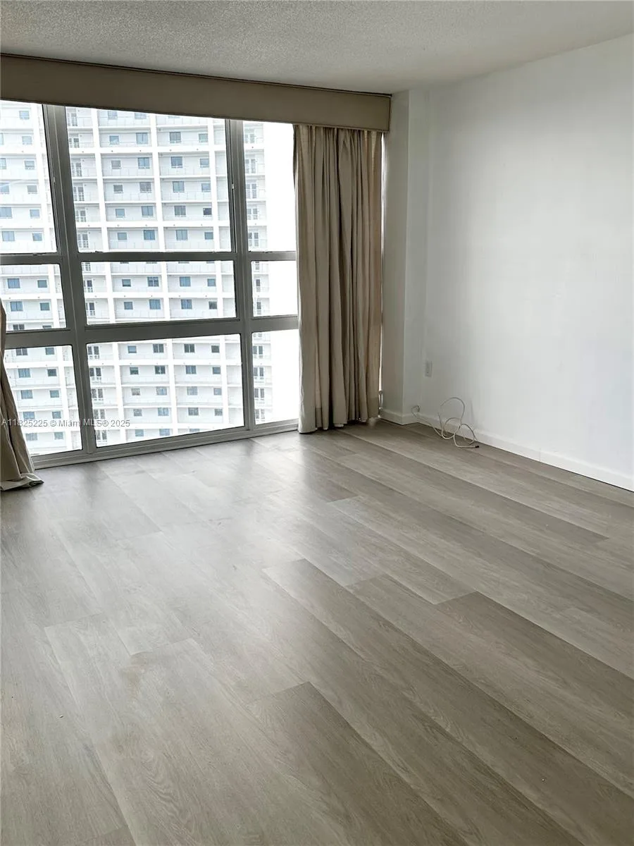600 NE 36th St # 2015, Miami, FL 33137 photo 11