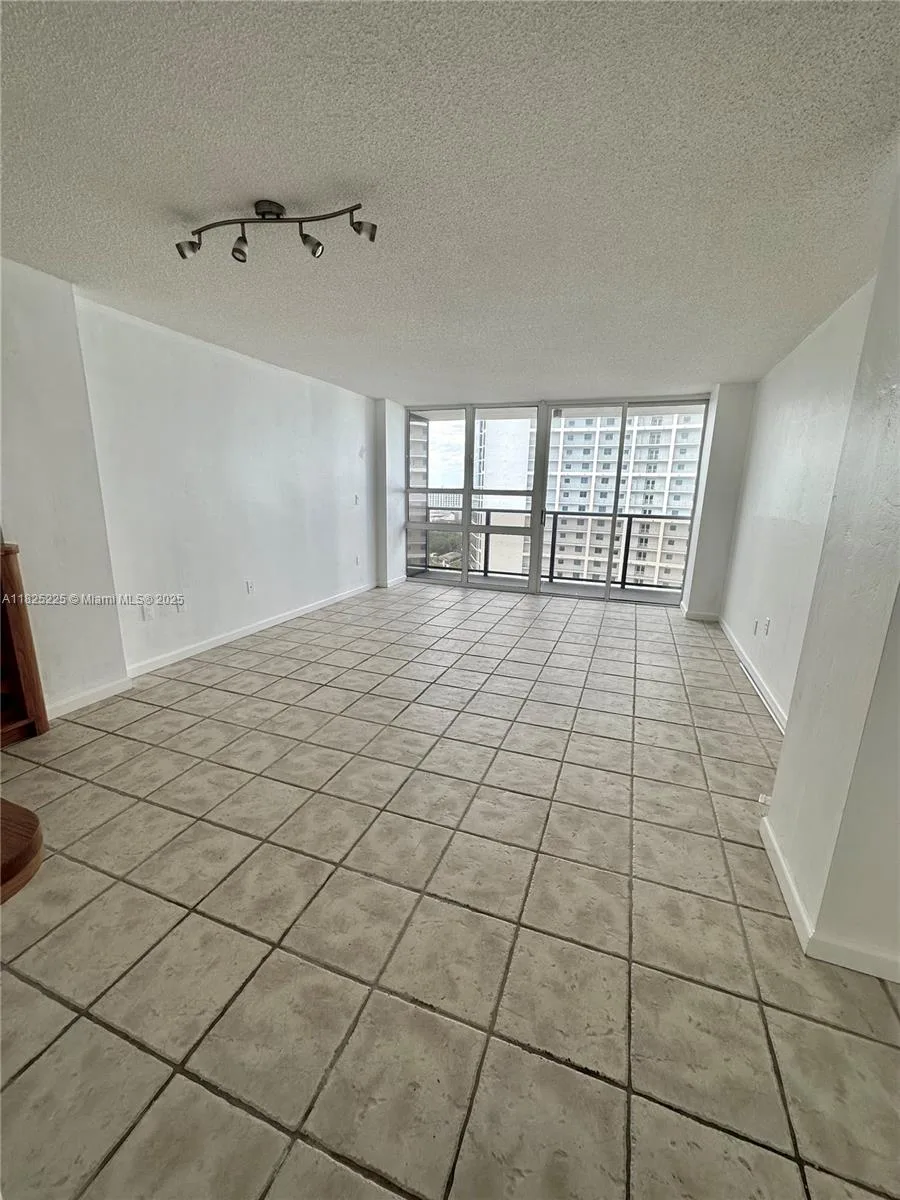 600 NE 36th St # 2015, Miami, FL 33137 photo 6