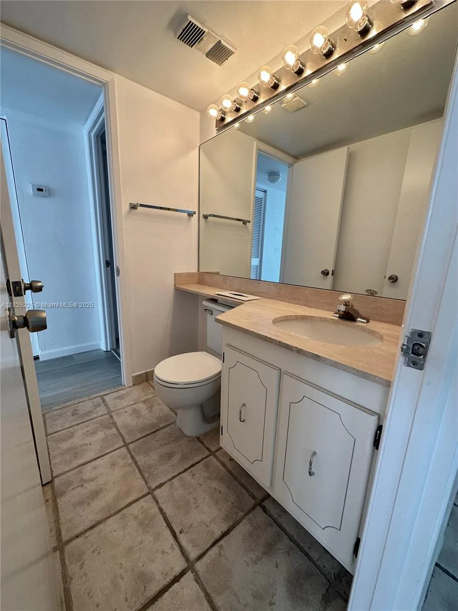 600 NE 36th St # 2015, Miami, FL 33137 photo 7